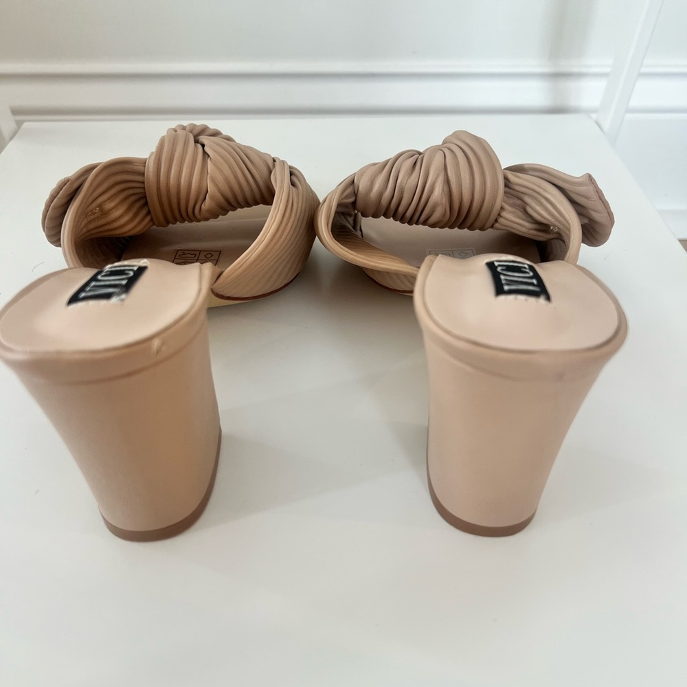 Knotted Slip on Heel - Picture 5 of 5